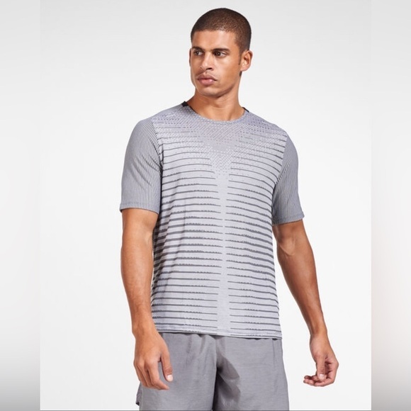 Nike Men’s Dri-FIT TechKnit Future Fast Short Sleeve Running T-Shirt Sz S - Picture 1 of 10